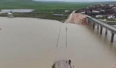 Diyarbakır’da sağanak; Ambar Çayı taştı, yol ve tarlalar sular altında kaldı
