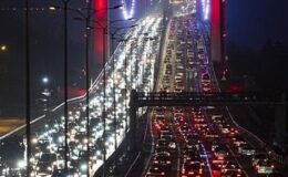 İstanbul'da gece saatlerinde trafik yoğunluğu!