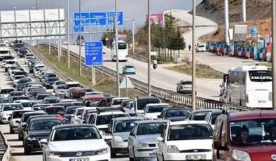 Yollarda bayram tatilinden dönüş çilesi başladı! İşte trafik yoğunluğu yaşanan bölgeler