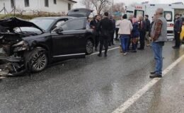 AK Parti konvoyunda kaza! 2 kişi yaralandı