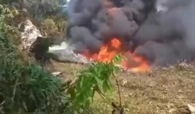 Kolombiya’da 110’dan fazla askeri personeli taşıyan nakliye uçağı düştü