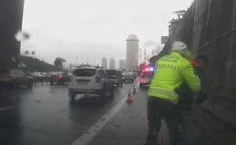 Araba kullanırken boğazına şeker kaçan sürücüyü polis kurtardı