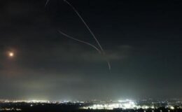 İran, İsrail'in güneyini hedef alan iki dalga halinde misilleme yaptı