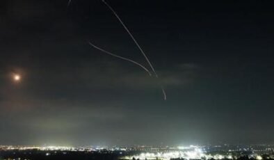 İran, İsrail'in güneyini hedef alan iki dalga halinde misilleme yaptı