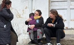 Evde tek başına olan çocuk çakmakla oynarken evi yaktı