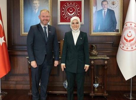 Bakan Göktaş, Yeni Zelanda'nın Ankara Büyükelçisi Lewis ile görüştü