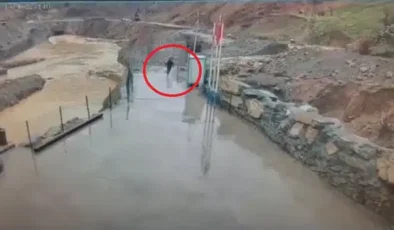 Şırnak'ta sel ve heyelan kamerada: Güvenlik görevlisi saniyelerle kurtuldu