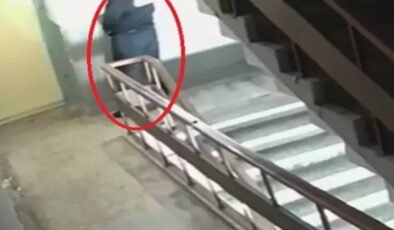 Kurye, sipariş getirdiği binaya tuvaletini yaptı