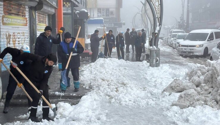 Hakkari'de 82 yerleşim yerinin yolu ulaşıma kapandı