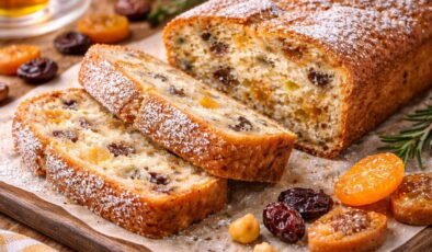 İftar sonrası hafif tatlı arayanların favorisi: Kuru meyveli kek tarifi