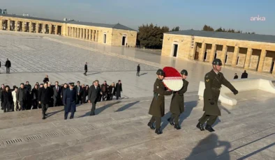 14 Mart Tıp Bayramı'nda Birlik ve Dayanışma Sendikası üyelerinden Anıtkabir ziyareti