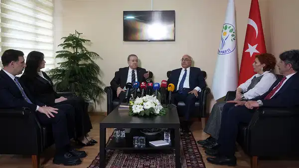 MHP ile DEM Parti bayramlaştı: Gündemde 'statü', süreç ve tutuklu belediye başkanları yer aldı