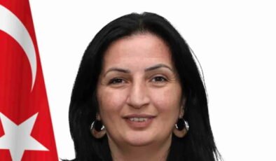 CHP'li Beykoz Belediye Meclis Üyesi Esengül Yılmaz Gül partisinden istifa etti