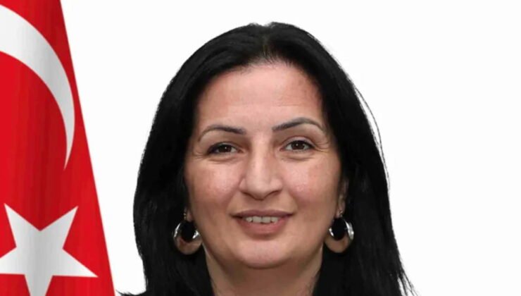 CHP'li Beykoz Belediye Meclis Üyesi Esengül Yılmaz Gül partisinden istifa etti