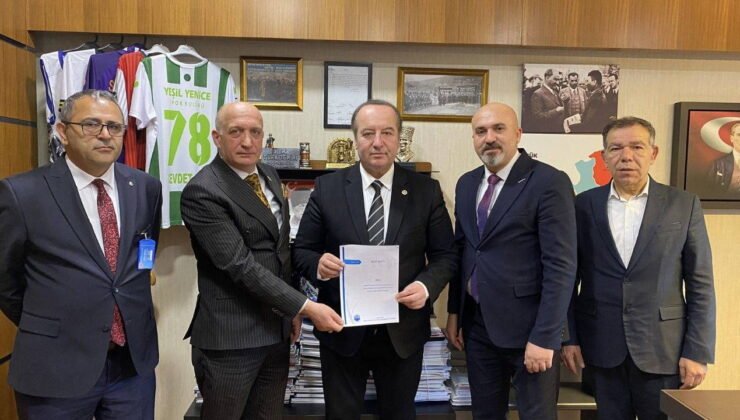 Büro-İş Sendikası’ndan CHP’li Akay’a ziyaret: SGK’de çalışan devlet memurlarına uzmanlık için yasa teklifi veriliyor