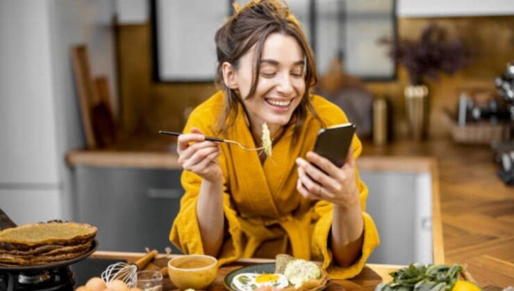 Ekran süreniz beslenme rutininizi şekillendiriyor: Sosyal medya ve sağlıklı beslenme ilişkisi