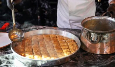 Her evde olan malzemelerle gurme lezzet: Baklava sanıyorlar ama çok daha hafif!