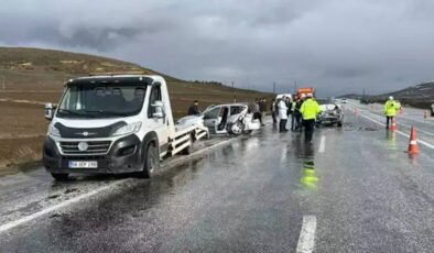 Sivas'ta 3 aracın karıştığı zincirleme kaza: 1 ölü, 5 yaralı