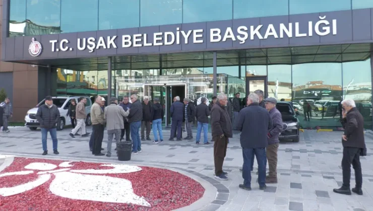 Uşaklılardan Özkan Yalım'ın gözaltına alınmasına tepki: 'Halkın iradesini ayaklarla altına aldılar'