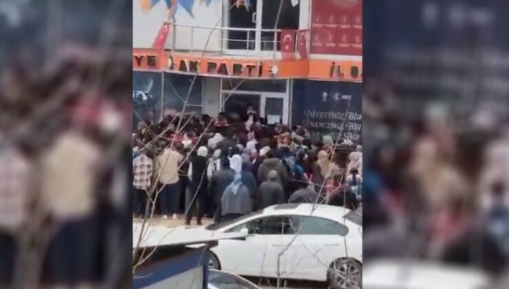 İYİ Partili Çömez'den dikkat çeken paylaşım: AKP binasında emekliye harçlık dağıtıldı