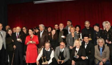 İsmet Küntay Tiyatro Ödülleri’nin 50’ncisi, düzenlenen törenle sahiplerine sunuldu: Yarım asırlık gurur