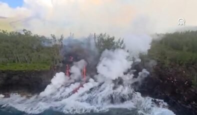 Yanardağ lavları okyanusa ulaştı. O anlar havadan görüntülendi