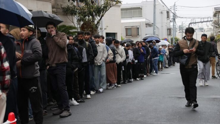 Tokyo Camii’nde bayram namazı yoğunluğu. Namaz 5 kez kıldırıldı