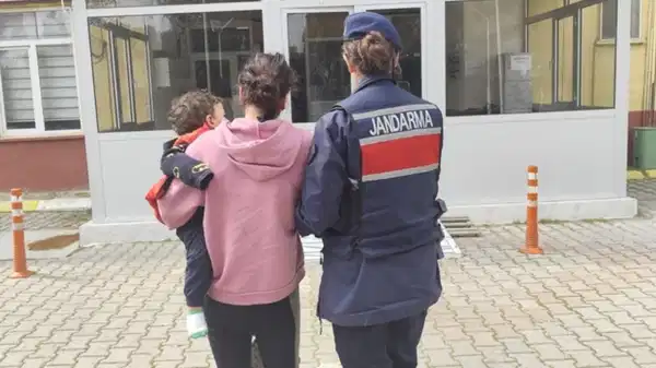 Aydın’da 7 suçtan aranan kadın yakalandı: Bebeğiyle cezaevine gönderildi