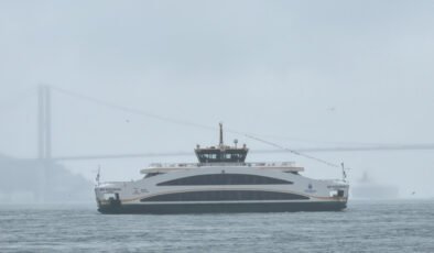 İstanbul'da sis etkili: Boğaz ve köprüler gözden kayboldu