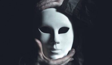 Yalan söyleme konusunda üstat olmuş 3 burç: Bu burçlar gerçeği yeniden inşa ediyor