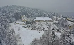 İstanbul'un yanı başı beyaza büründü! Yerde 20 santimetre kar var