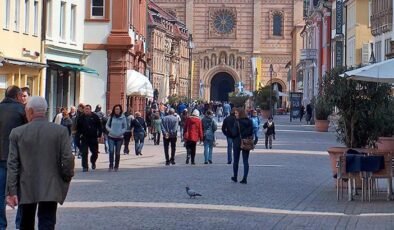 Almanya'da alarm zilleri çalıyor! 'Her 5 gençten biri ülkeden çıkmak istiyor'