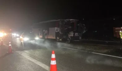 Ankara'da yolcu otobüsü tıra çarptı: 1 ölü, 15 yaralı