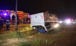 Antalya'da cezaevi personelini taşıyan servis devrildi: 16 infaz koruma memuru yaralandı