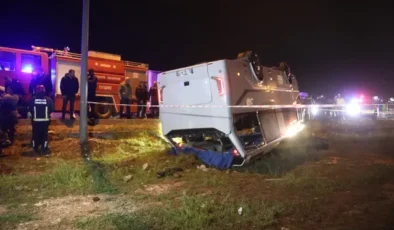 Antalya'da cezaevi personelini taşıyan servis devrildi: 16 infaz koruma memuru yaralandı