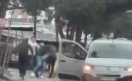 Araçtan inip dehşet saçtılar! Yayaya saldıran 2 şüpheliye rekor ceza