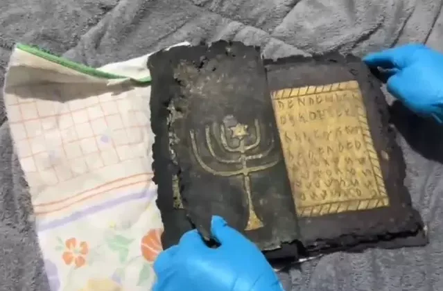 Evden tarih fışkırdı!! Altın işlemeli tılsım kitabı bile bulundu