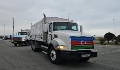 Azerbaycan'dan İran'a 82 tonluk insani yardım malzemesi gönderildi