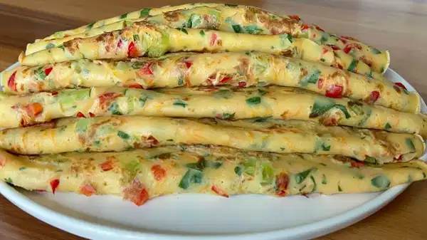 Kahvaltıya hafif ve doyurucu alternatif: Sebzeli krep tarifi