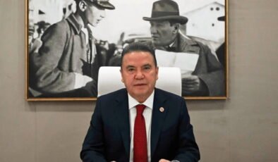 Muhittin Böcek cezaevinden seslendi: 'Düz yaşayacağız, düz yürüyeceğiz, dik duracağız!'