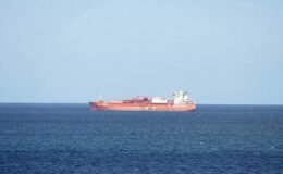 BAE açıklarındaki bir gemiye daha şüpheli saldırı! Yangın çıktı, hasar tespiti yapılamıyor