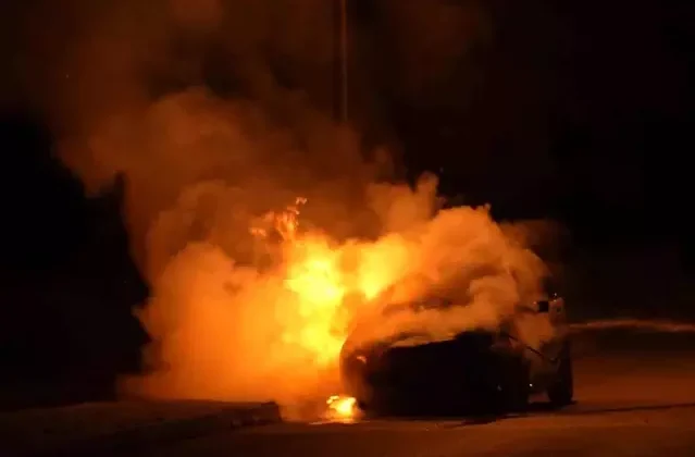 Saatler önce teslim aldığı araç kül oldu