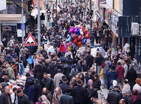 Bayram tatilinde adım atacak yer kalmadı: Burası adeta Beyoğlu, Taksim
