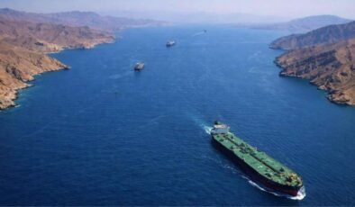 Beyaz Saray'dan Hürmüz Boğazı iddiası! 'Petrol tankerleri geçmeye başladı'