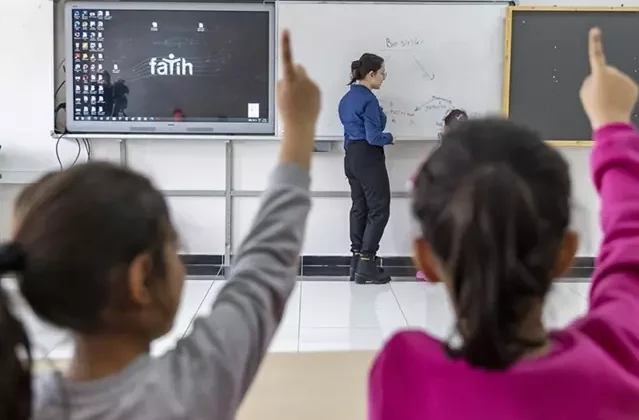 Boş kalan kadrolara ek öğretmen ataması: Başvurular bugün başlıyor