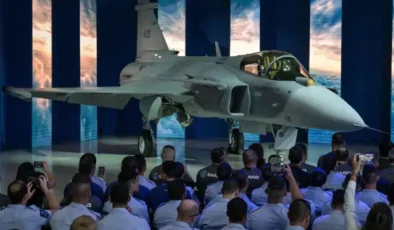 Brezilya'da üretilen ilk süpersonik savaş uçağı tanıtıldı