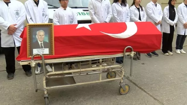 Bursa'da 6 yıl tıp eğitiminde kullanılan emekli albayın naaşı ailesine teslim edildi