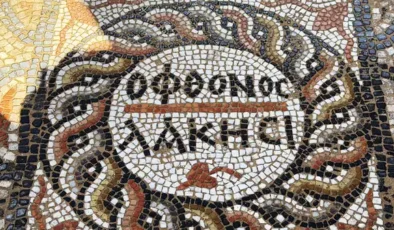 3 bin yıllık antik kentte bulunan mozaik yazısı şaşırttı: 'Kıskanan çatlasın'