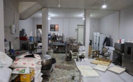 Toroslar zabıtasından merdiven altı pasta imalathanesine baskın: Sağlıksız üretim yapan işletme mühürlendi