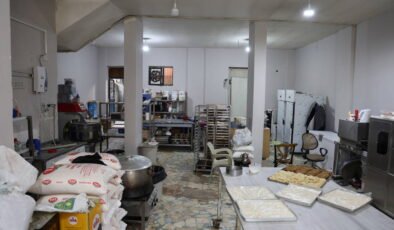 Toroslar zabıtasından merdiven altı pasta imalathanesine baskın: Sağlıksız üretim yapan işletme mühürlendi